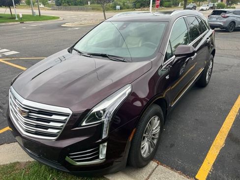 Used 2018 Cadillac XT5 Luxury w/ Driver Awareness Package FWD image 2