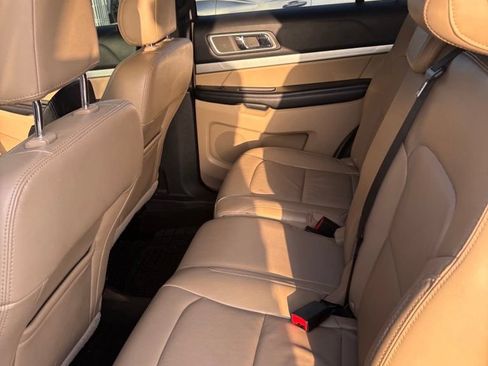 Used 2017 Ford Explorer XLT w/ Equipment Group 202A FWD image 10