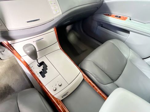 Used 2005 Toyota Avalon XLS image 25