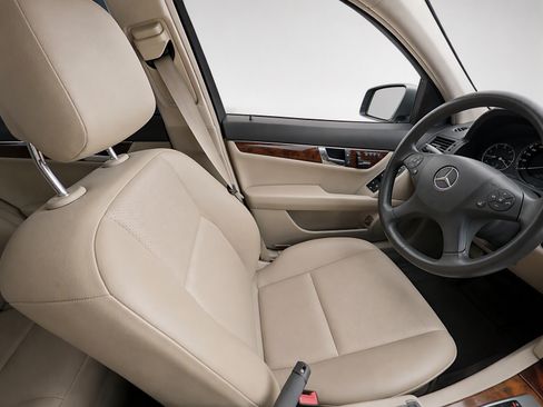 Used 2010 Mercedes-Benz C 350 Sport image 16