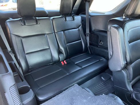 Used 2020 Ford Explorer XLT w/ Equipment Group 202A AWD/4WD image 21