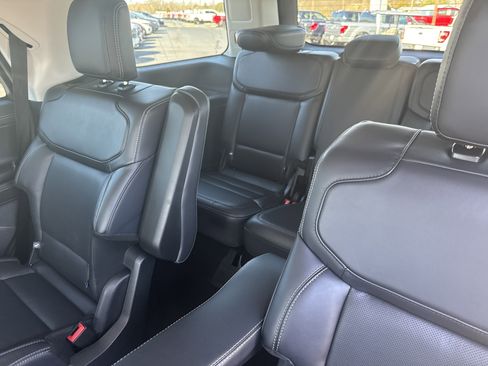 Certified 2025 Ford Expedition Platinum w/ Driver's Package image 21