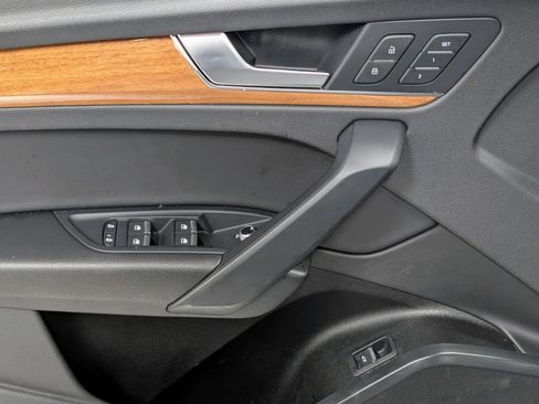 Used 2023 Audi Q5 Premium w/ Convenience Package image 14