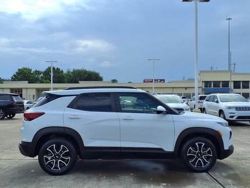 Used 2021 Chevrolet TrailBlazer ACTIV w/ Technology Package FWD image 21