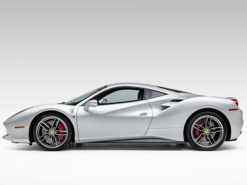 Certified 2018 Ferrari 488 GTB RWD image 4