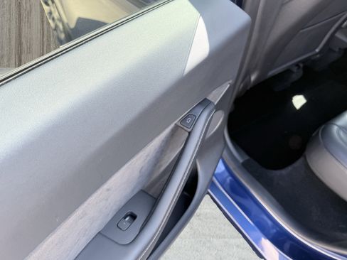 Used 2023 Tesla Model Y Performance image 31