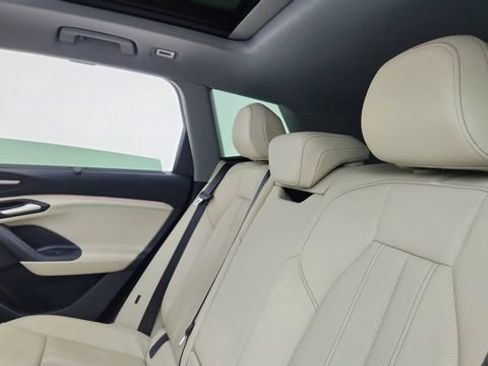 Used 2025 Audi Q6 e-tron Premium Plus image 29