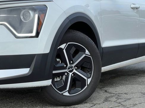 Certified 2024 Kia Niro EX image 2