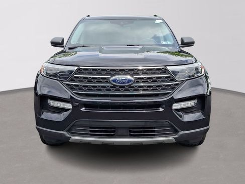 Used 2022 Ford Explorer XLT w/ Equipment Group 202A AWD/4WD image 2
