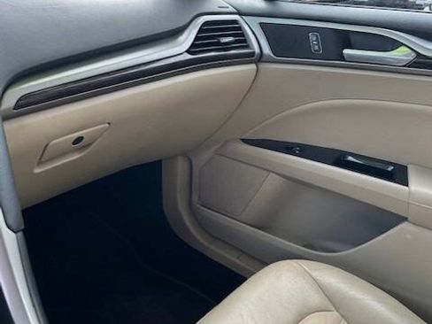 Used 2014 Ford Fusion SE w/ Equipment Group 502A FWD image 11