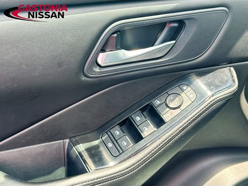 Used 2025 Nissan Rogue SV FWD image 22