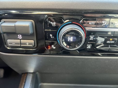 Certified 2022 Chevrolet Silverado 1500 High Country w/ Technology Package image 24