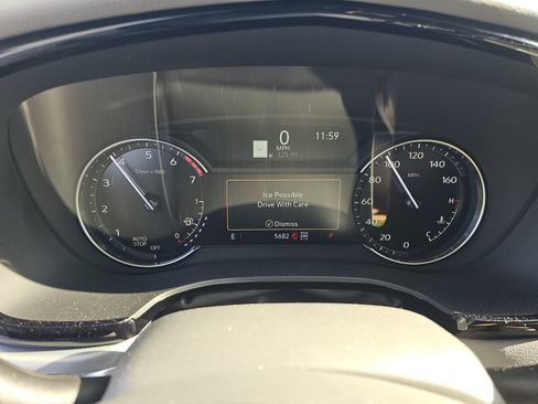 Used 2025 Cadillac XT5 Premium Luxury image 18