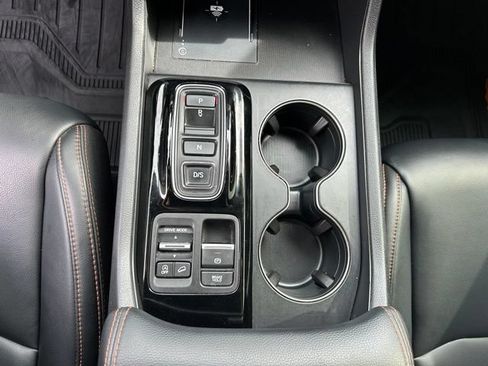 Used 2025 Honda Pilot TrailSport image 19