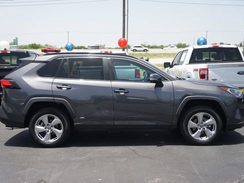 Used 2021 Toyota RAV4 XLE Premium AWD/4WD image 5