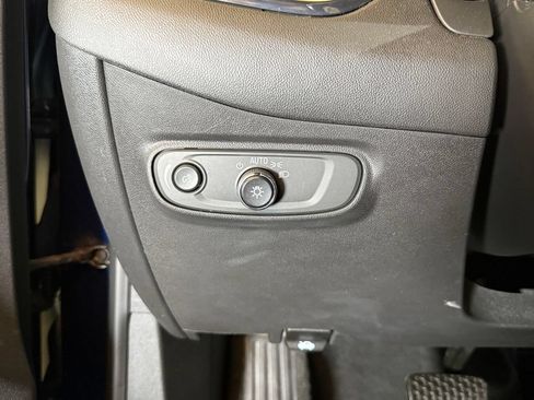 Used 2022 Chevrolet Equinox RS w/ Infotainment Package AWD/4WD image 18