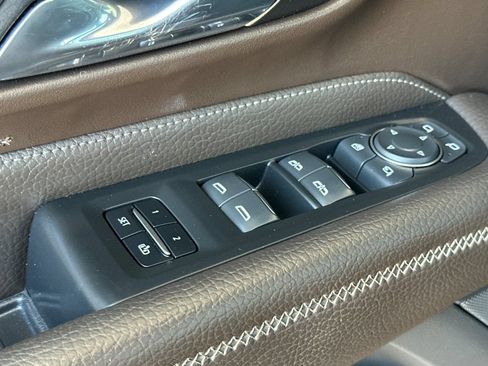 Used 2021 GMC Yukon Denali w/ Denali Premium Package AWD/4WD image 11