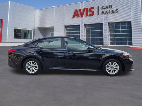 Used 2025 Toyota Camry LE FWD image 5