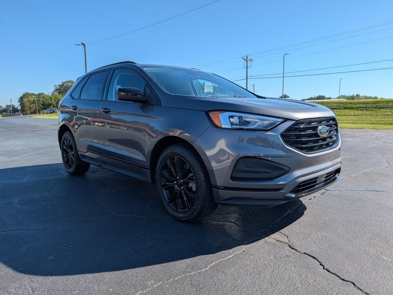 Used 2022 Ford Edge SE w/ Black Appearance Package AWD/4WD image 4