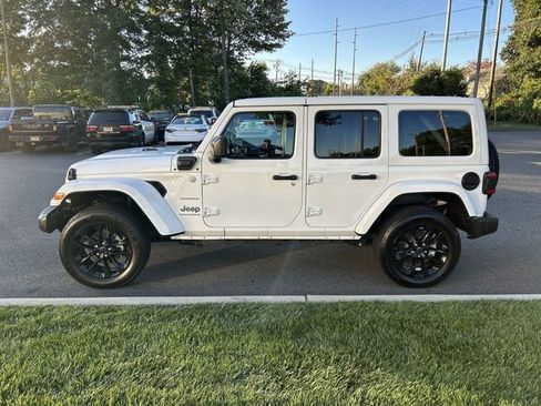 Used 2024 Jeep Wrangler Sahara image 5