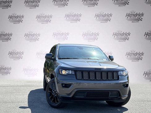 Used 2018 Jeep Grand Cherokee Altitude AWD/4WD image 2