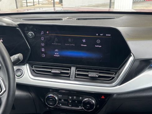 Used 2025 Chevrolet Trax LT w/ LT Convenience Package image 18