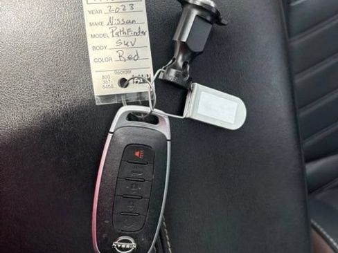Used 2023 Nissan Pathfinder Platinum AWD/4WD image 6