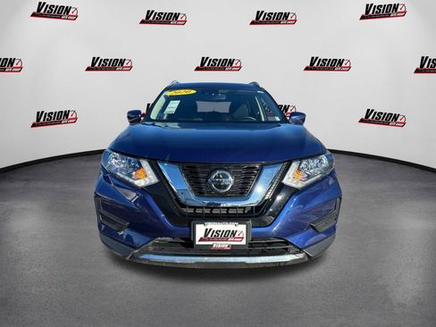 Used 2020 Nissan Rogue SV image 2