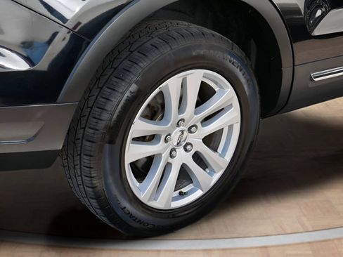 Used 2018 Ford Explorer XLT w/ Equipment Group 202A AWD/4WD image 6