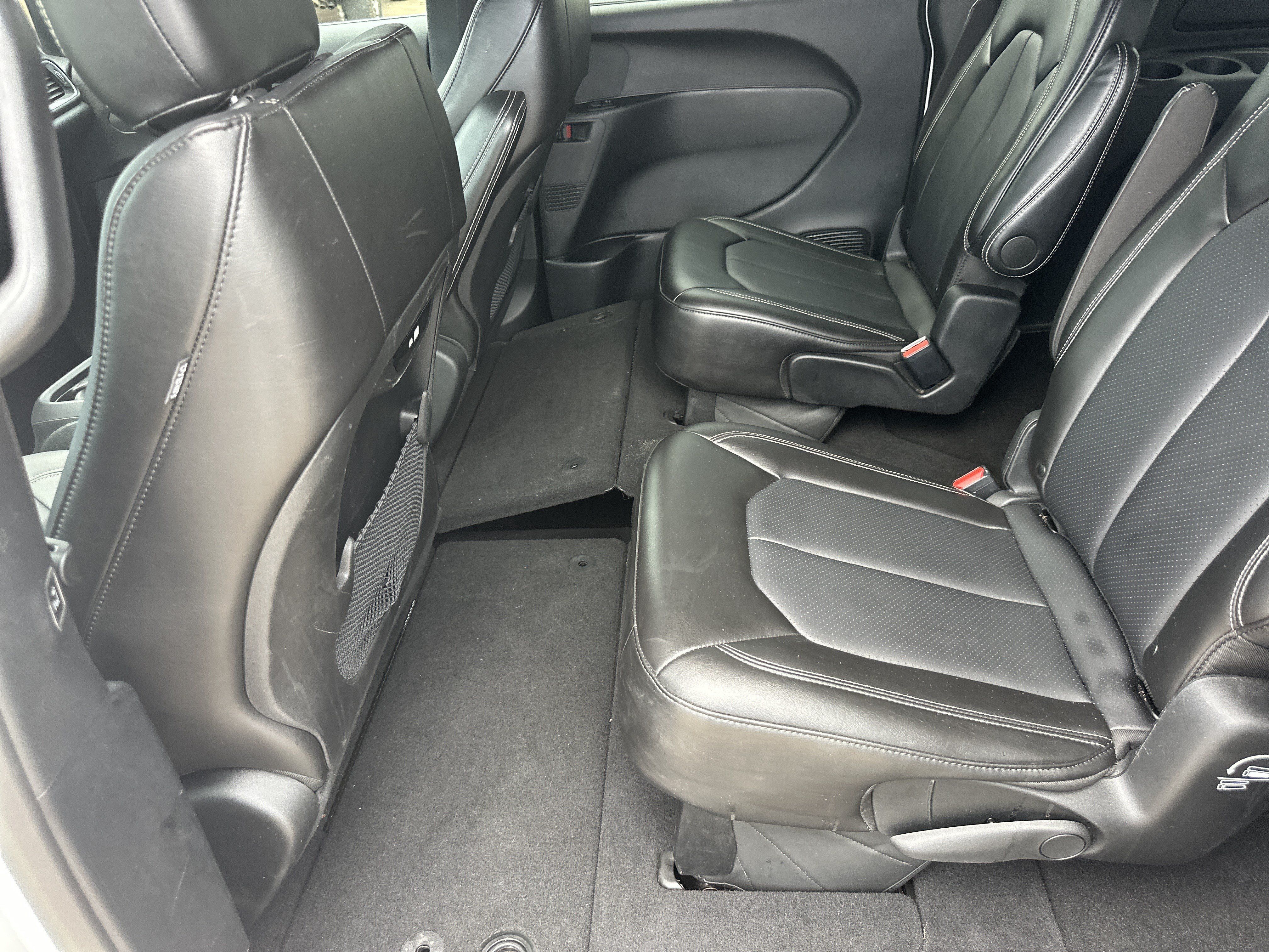 Used 2025 Chrysler Pacifica Select FWD image 21