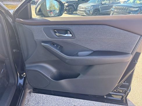 Used 2023 Nissan Rogue SV image 21