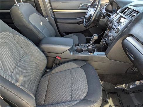Used 2019 Ford Explorer XLT image 21