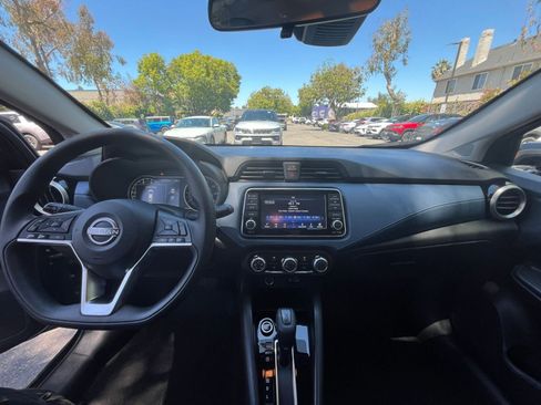 Used 2025 Nissan Versa SV FWD image 31