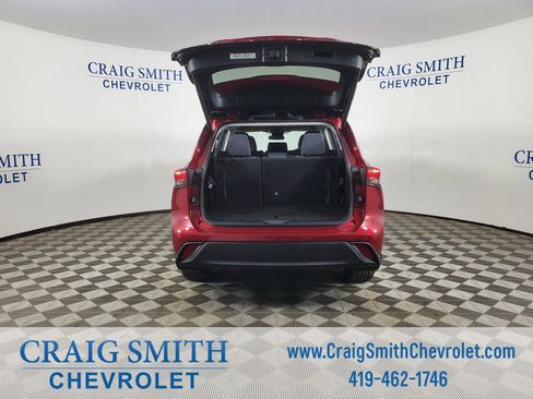 Used 2024 Toyota Highlander LE image 16
