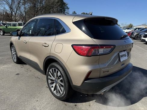 Used 2020 Ford Escape Titanium image 3