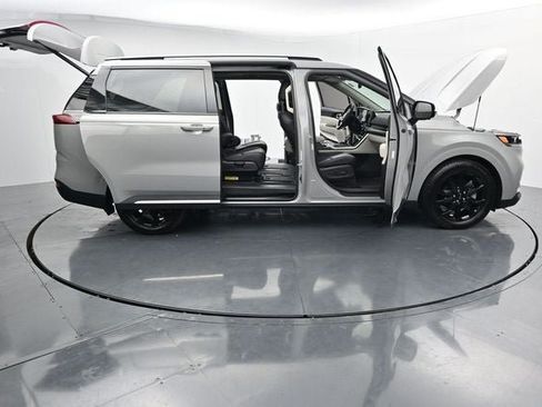 Used 2024 Kia Carnival SX Prestige FWD image 42