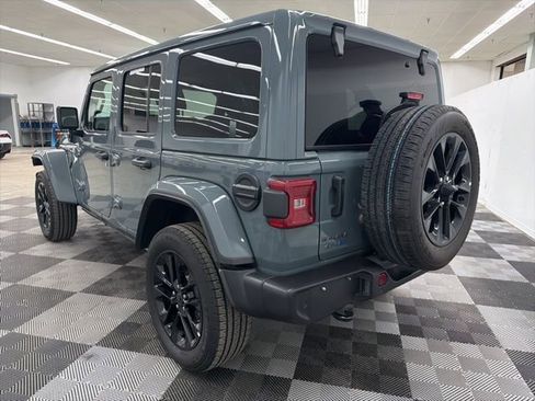 Used 2025 Jeep Wrangler Unlimited Sahara w/ Safety Group AWD/4WD image 5