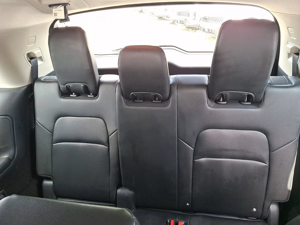 Used 2023 Nissan Pathfinder SL AWD/4WD image 13