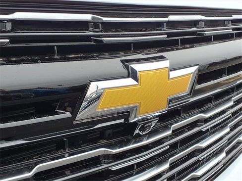 New 2026 Chevrolet Suburban High Country image 24