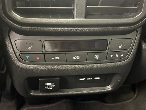 Used 2025 Honda Pilot Elite image 12