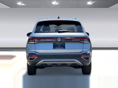Used 2025 Volkswagen Taos SE FWD image 9