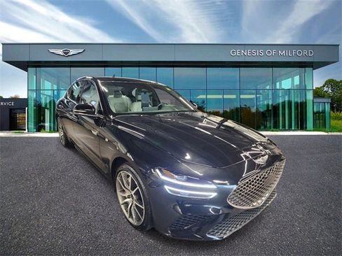 Used 2025 Genesis G70 2.5T image 3