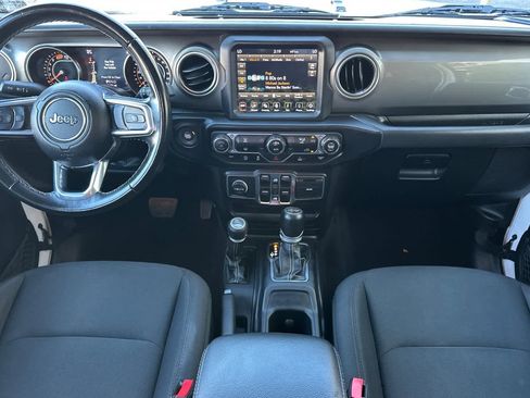 Used 2022 Jeep Wrangler Unlimited Sahara image 3