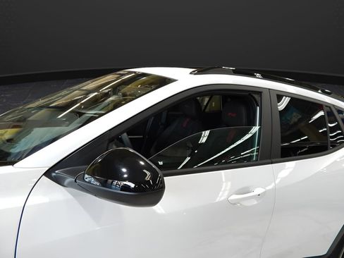 Used 2025 Chevrolet Trax RS w/ Sunroof Package image 9