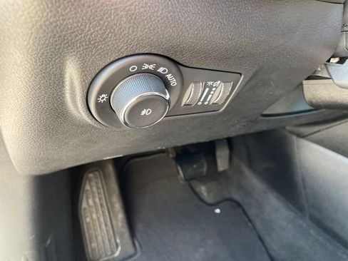 Used 2022 Jeep Compass Limited image 28