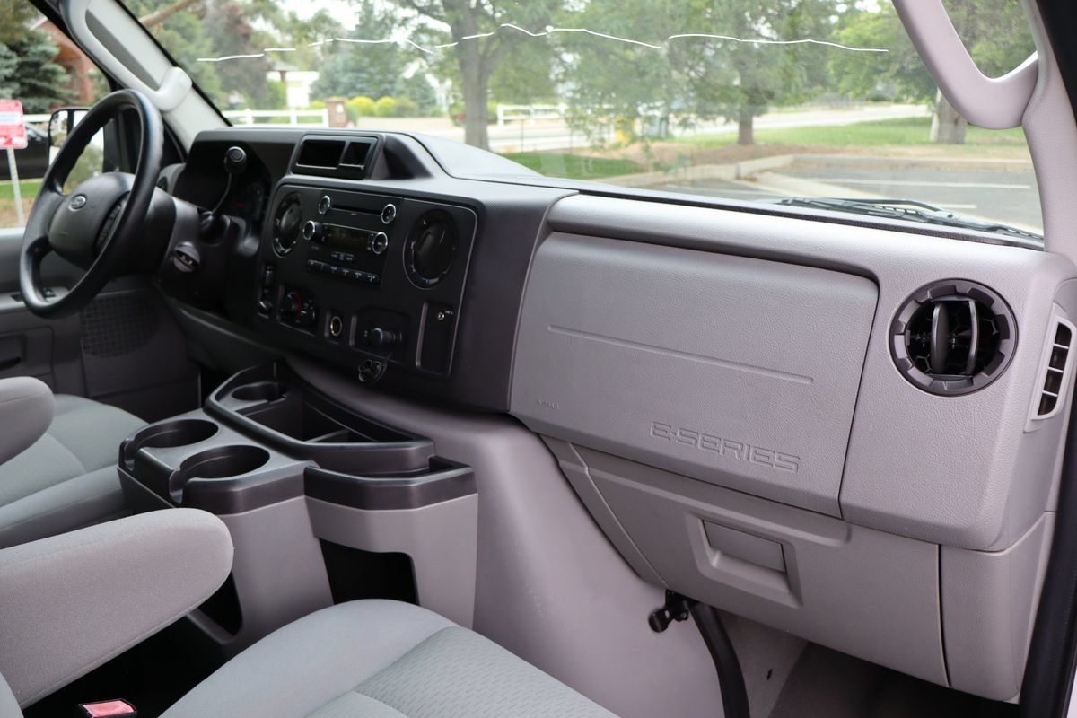 Used 2010 Ford E-350 and Econoline 350 XLT RWD image 17
