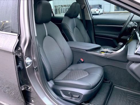 Used 2024 Toyota Camry XSE image 8