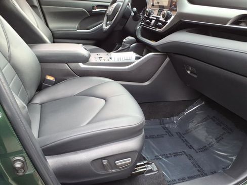 Certified 2023 Toyota Highlander Limited image 9