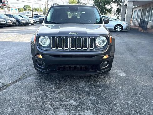 Used 2017 Jeep Renegade Latitude FWD image 2