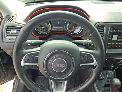 Used 2018 Jeep Compass Trailhawk w/ Leather Interior Group AWD/4WD image 19